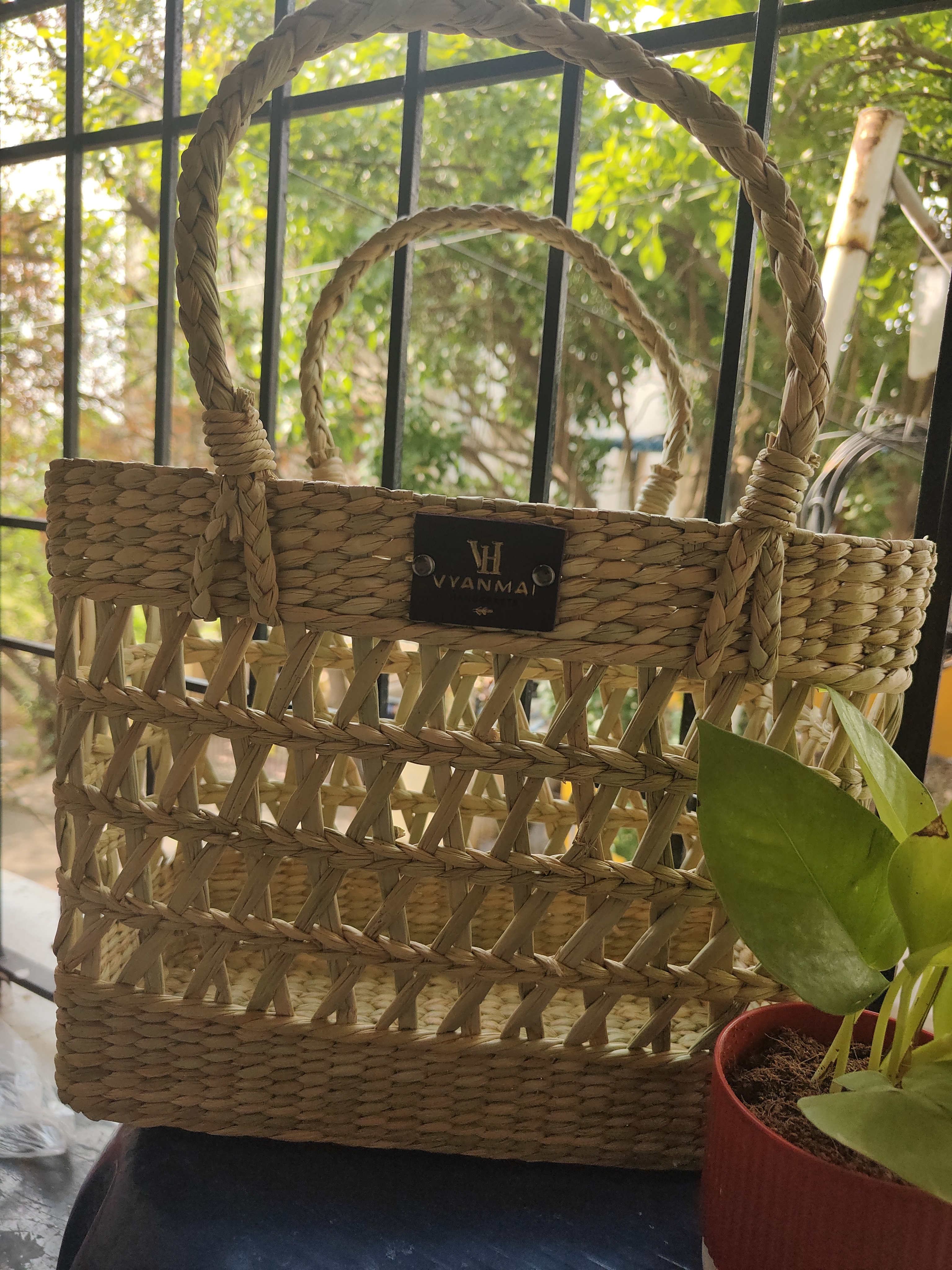 The Rosebud Woven Shopper. - alternate view